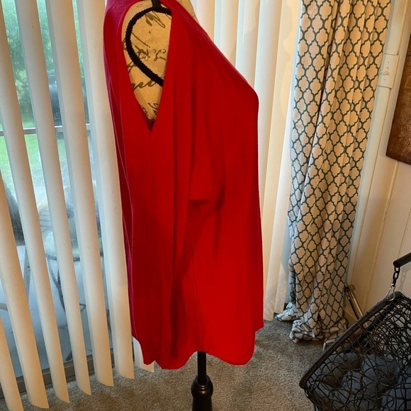 Sz Medium New Directions Red sweater with cut out shoulders - Picture 7 of 8